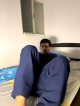 Snapshot of Santiago-Thompson chatting on 09/13/25, 06:46 Santiago-Thompson online show from 09/13/25, 06:46