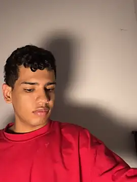 Snapshot of Santiago-Thompson chatting on 10/05/25, 09:13 Santiago-Thompson online show from 10/05/25, 09:13