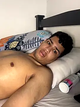 Snapshot of Santiago-Thompson chatting on 10/20/25, 07:42 Santiago-Thompson online show from 10/20/25, 07:42