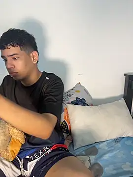 Snapshot of Santiago-Thompson chatting on 11/05/25, 05:35 Santiago-Thompson online show from 11/05/25, 05:35