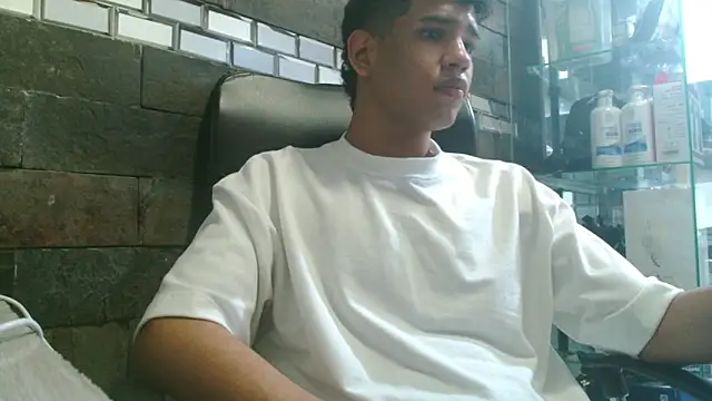 Snapshot of Santiago-Thompson chatting on 11/07/25, 04:01 Santiago-Thompson online show from 11/07/25, 04:01