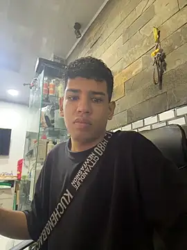 Snapshot of Santiago-Thompson chatting on 11/10/25, 01:43 Santiago-Thompson online show from 11/10/25, 01:43