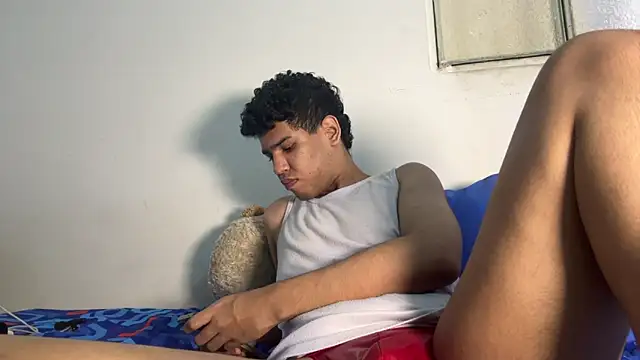 Snapshot of Santiago-Thompson chatting on 12/01/25, 06:57 Santiago-Thompson online show from 12/01/25, 06:57