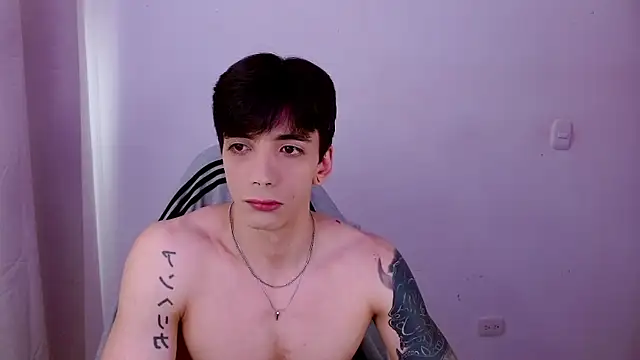 Snapshot of H3ll_B0I chatting on 07/14/26, 12:11 H3ll B0I online show from 07/14/26, 12:11