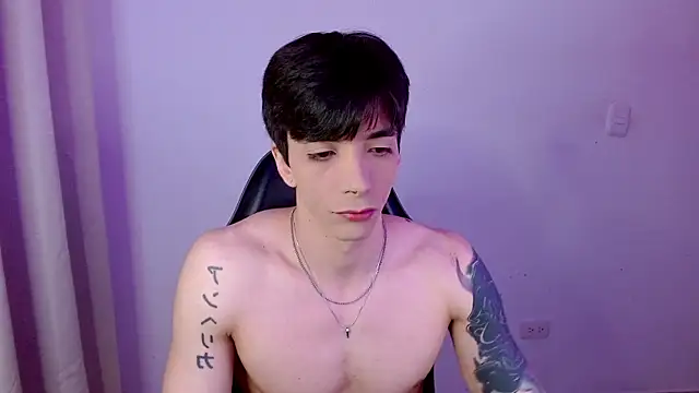 Snapshot of H3ll_B0I chatting on 07/18/26, 06:28 H3ll B0I online show from 07/18/26, 06:28