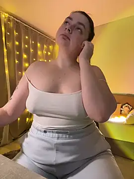 Snapshot of DearAlise chatting on 02/07/25, 08:20 DearAlise online show from 02/07/25, 08:20