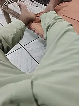 xmanrawan2 online show from 10/18/25, 12:50