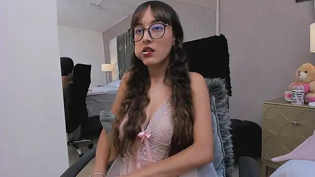 Snapshot of MelodyWinx chatting on 03/18/25, 09:21 MelodyWinx online show from 03/18/25, 09:21