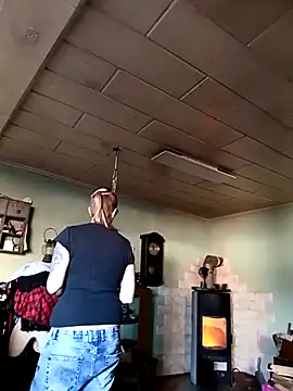 Snapshot of Astrid-Gilbert chatting on 03/06/25, 10:52 Astrid-Gilbert online show from 03/06/25, 10:52