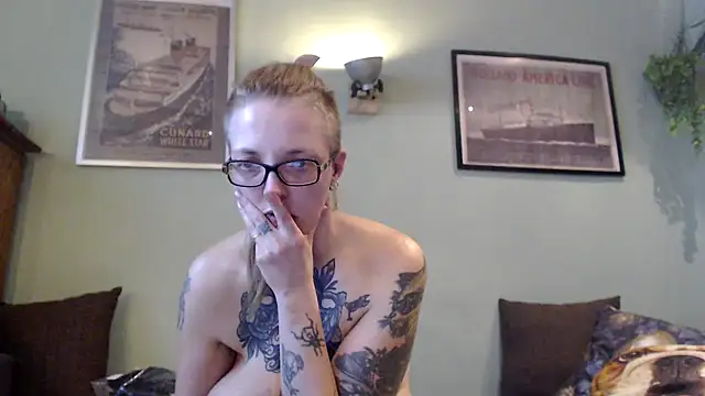 Snapshot of Astrid-Gilbert chatting on 03/07/25, 10:43 Astrid-Gilbert online show from 03/07/25, 10:43