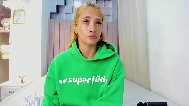 zoe taylorr1 online show from 02/27/25, 02:42