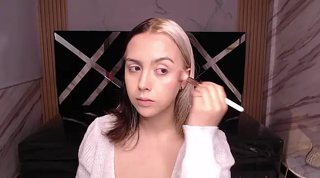 Snapshot of Hela_v chatting on 03/10/25, 12:04 Hela v online show from 03/10/25, 12:04