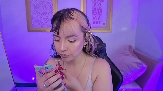 Hela v online show from 02/05/26, 08:02