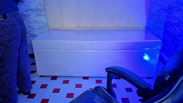 Hela v online show from 04/08/26, 01:00