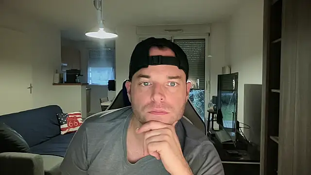 Snapshot of Funnyjul31 chatting on 01/26/25, 04:20 Funnyjul31 online show from 01/26/25, 04:20