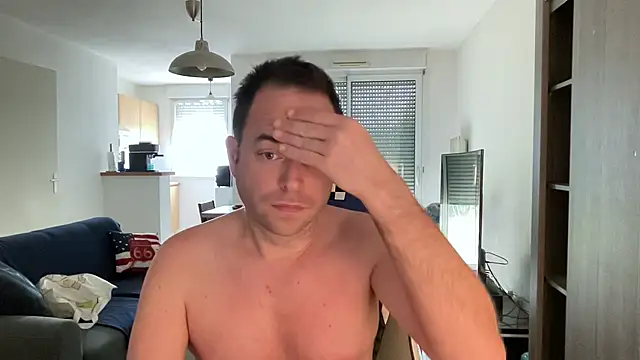 Snapshot of Funnyjul31 chatting on 02/08/25, 10:18 Funnyjul31 online show from 02/08/25, 10:18