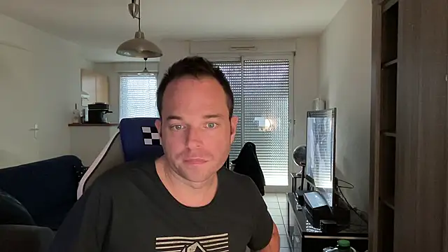 Snapshot of Funnyjul31 chatting on 02/08/25, 03:10 Funnyjul31 online show from 02/08/25, 03:10