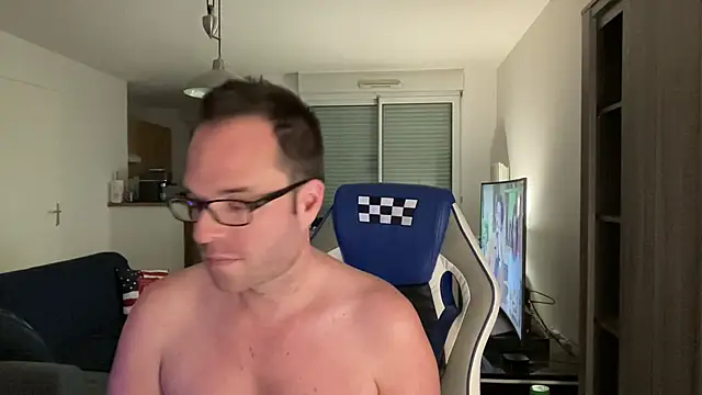 Snapshot of Funnyjul31 chatting on 02/08/25, 06:12 Funnyjul31 online show from 02/08/25, 06:12