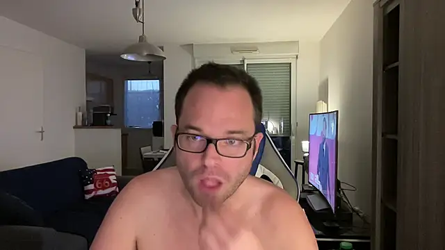 Snapshot of Funnyjul31 chatting on 02/17/25, 05:53 Funnyjul31 online show from 02/17/25, 05:53