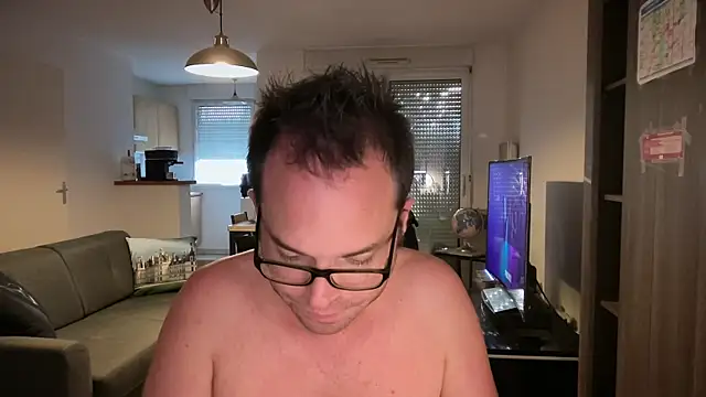 Snapshot of Funnyjul31 chatting on 10/01/25, 04:35 Funnyjul31 online show from 10/01/25, 04:35