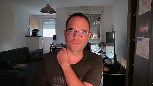 Snapshot of Funnyjul31 chatting on 10/13/25, 04:51 Funnyjul31 online show from 10/13/25, 04:51