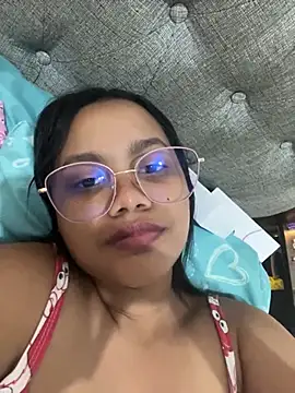 Snapshot of my_cam chatting on 02/20/25, 06:50 my cam online show from 02/20/25, 06:50