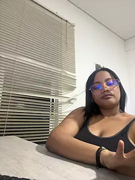 Snapshot of my_cam chatting on 02/27/25, 11:04 my cam online show from 02/27/25, 11:04