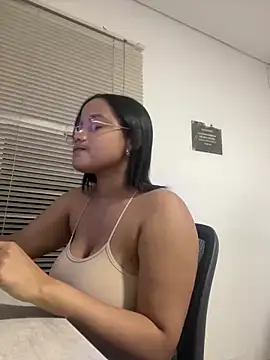 Snapshot of my_cam chatting on 03/01/25, 11:58 my cam online show from 03/01/25, 11:58