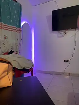 Snapshot of my_cam chatting on 11/21/25, 08:51 my cam online show from 11/21/25, 08:51