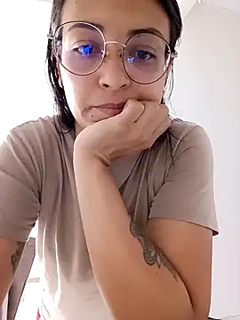 Snapshot of bri_ali chatting on 02/17/25, 02:04 bri ali online show from 02/17/25, 02:04