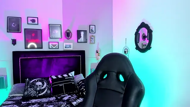 Snapshot of IsisRaichuu_ chatting on 09/24/25, 08:23 IsisRaichuu online show from 09/24/25, 08:23