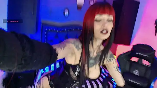 IsisRaichuu  online show from 07/01/26, 06:07