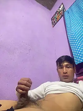 Snapshot of EduardoEspinoza12 chatting on 02/13/25, 05:26 EduardoEspinoza12 online show from 02/13/25, 05:26