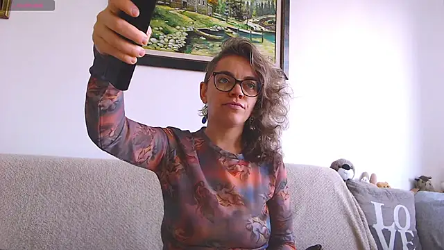 Snapshot of Ju-Hot chatting on 03/02/25, 03:37 Ju-Hot online show from 03/02/25, 03:37