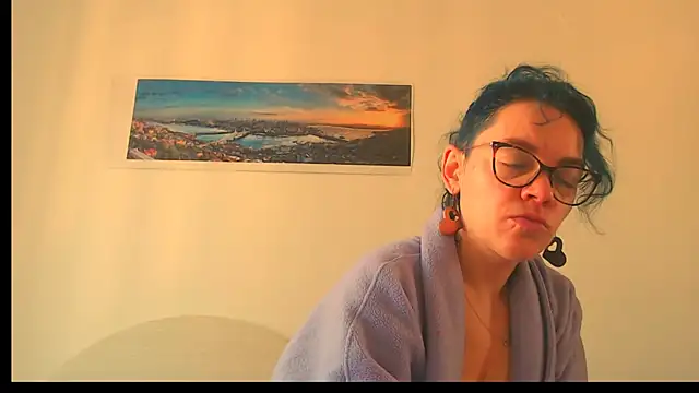 Snapshot of Ju-Hot chatting on 12/22/25, 12:57 Ju-Hot online show from 12/22/25, 12:57