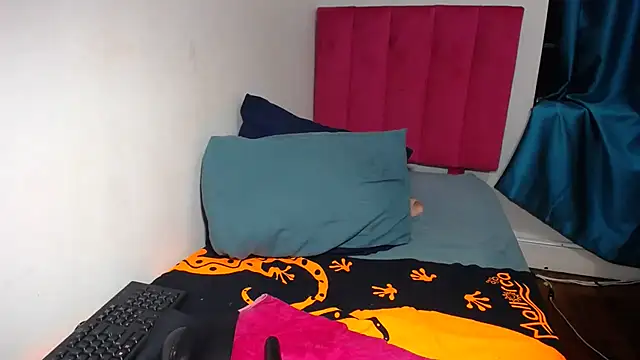 Snapshot of Mywife777 chatting on 03/01/25, 02:15 Mywife777 online show from 03/01/25, 02:15