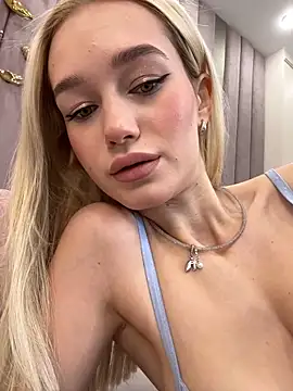 Snapshot of KristinaDane chatting on 02/28/25, 02:31 KristinaDane online show from 02/28/25, 02:31