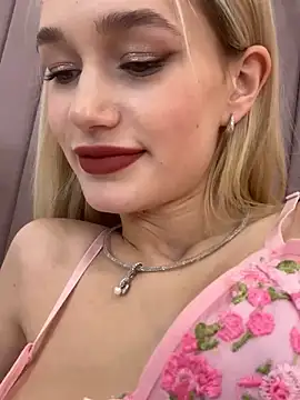 Snapshot of KristinaDane chatting on 03/07/25, 09:51 KristinaDane online show from 03/07/25, 09:51