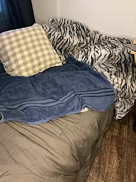 Snapshot of JuicyLuciee chatting on 02/21/25, 05:31 JuicyLuciee online show from 02/21/25, 05:31