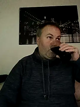 Snapshot of Pourleplasirs chatting on 11/26/25, 10:11 Pourleplasirs online show from 11/26/25, 10:11