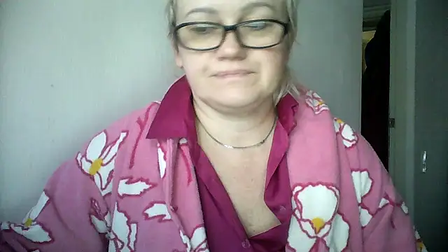 Snapshot of Mayya4321 chatting on 11/22/25, 08:02 Mayya4321 online show from 11/22/25, 08:02