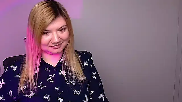 Snapshot of Lola_moree chatting on 02/04/25, 03:26 Lola moree online show from 02/04/25, 03:26