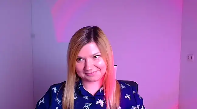 Snapshot of Lola_moree chatting on 02/07/25, 03:30 Lola moree online show from 02/07/25, 03:30