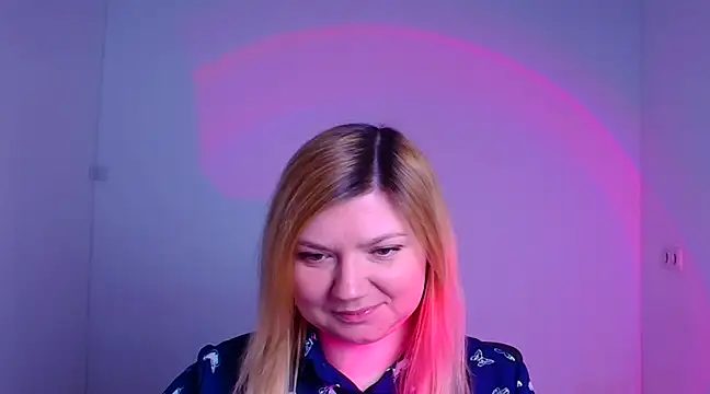 Snapshot of Lola_moree chatting on 02/08/25, 12:28 Lola moree online show from 02/08/25, 12:28