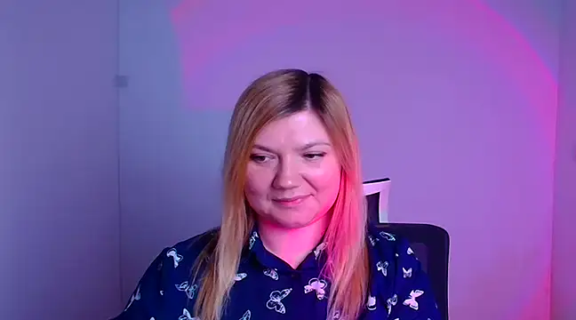 Snapshot of Lola_moree chatting on 02/08/25, 03:31 Lola moree online show from 02/08/25, 03:31