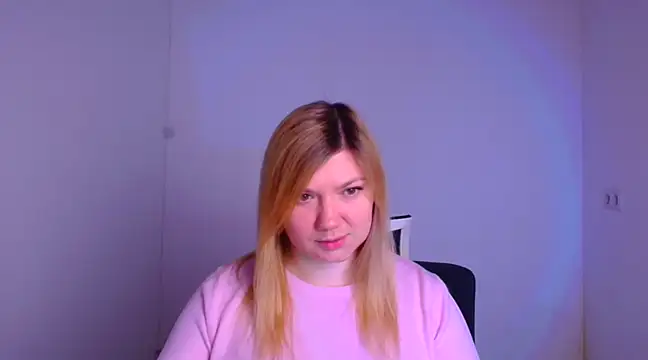 Snapshot of Lola_moree chatting on 02/10/25, 12:29 Lola moree online show from 02/10/25, 12:29