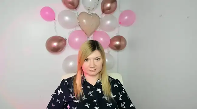 Snapshot of Lola_moree chatting on 02/11/25, 03:40 Lola moree online show from 02/11/25, 03:40