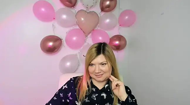 Snapshot of Lola_moree chatting on 02/12/25, 03:49 Lola moree online show from 02/12/25, 03:49