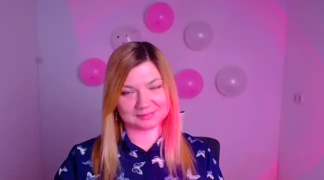 Snapshot of Lola_moree chatting on 02/15/25, 06:23 Lola moree online show from 02/15/25, 06:23