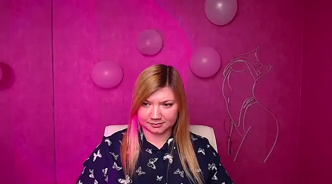 Snapshot of Lola_moree chatting on 02/18/25, 03:32 Lola moree online show from 02/18/25, 03:32